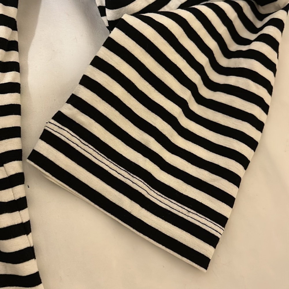 Chico’s Size 1 Women’s Medium Black White Rayon Top Horizontal Stripe Blouse - Picture 5 of 5